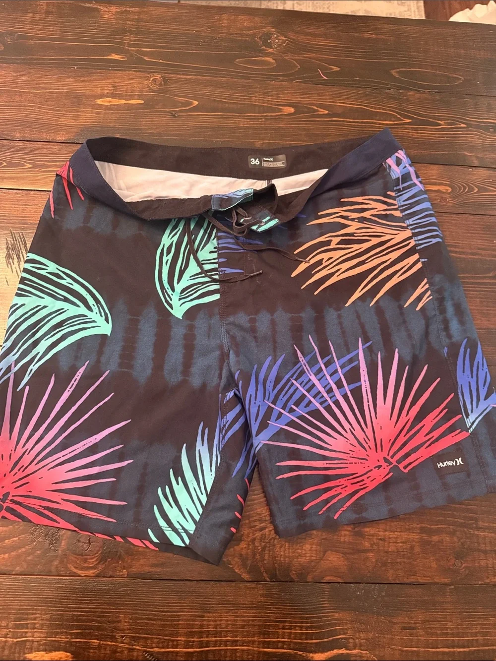 Hurley Men's Black Swim Shorts with Multicolor Tropical Print sz L 36